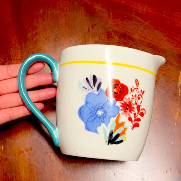 Pioneer woman measuring cup